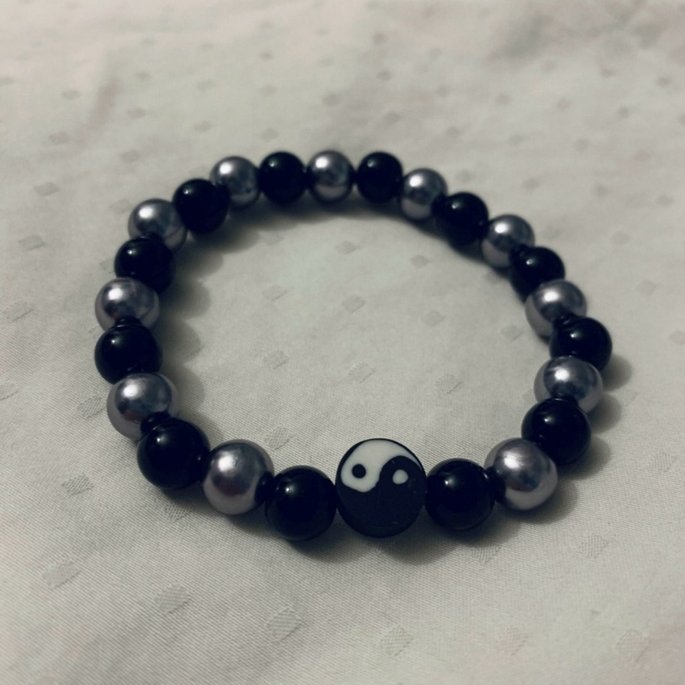 5/$20 ENTIRE SHOP CLEARANCE Yin and Yang unisex stretchy beaded bracelet ☯️